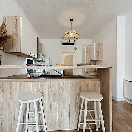 Le Cocon - Wifi - Cour Privative - Proche Halles Apartament *