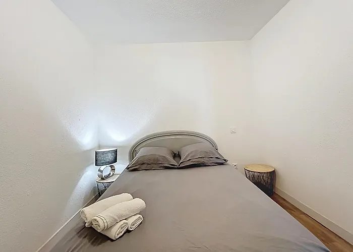 Le Cocon - Wifi - Cour Privative - Proche Halles Apartamento Narbona