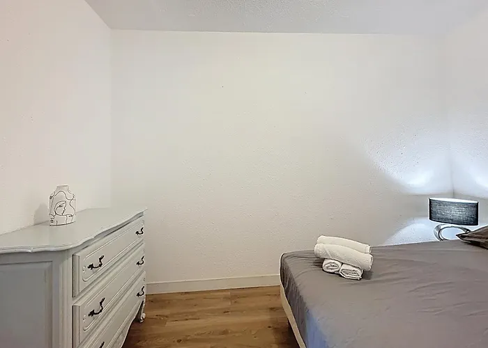 Le Cocon - Wifi - Cour Privative - Proche Halles Apartamento Narbona